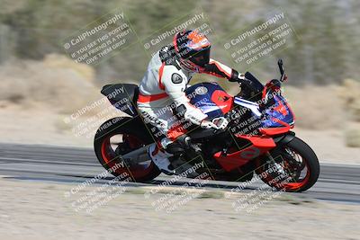 media/Dec-01-2025-Moto Forza (Mon) [[2daa91e15f]]/3-Beginner Group/Session 2 (Turn 7 Inside Pans)/